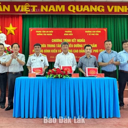 Trung tâm An điều dưỡng tàu ngầm kết nghĩa với phường Bình Kiến và Trường Cao đẳng Y tế Phú Yê