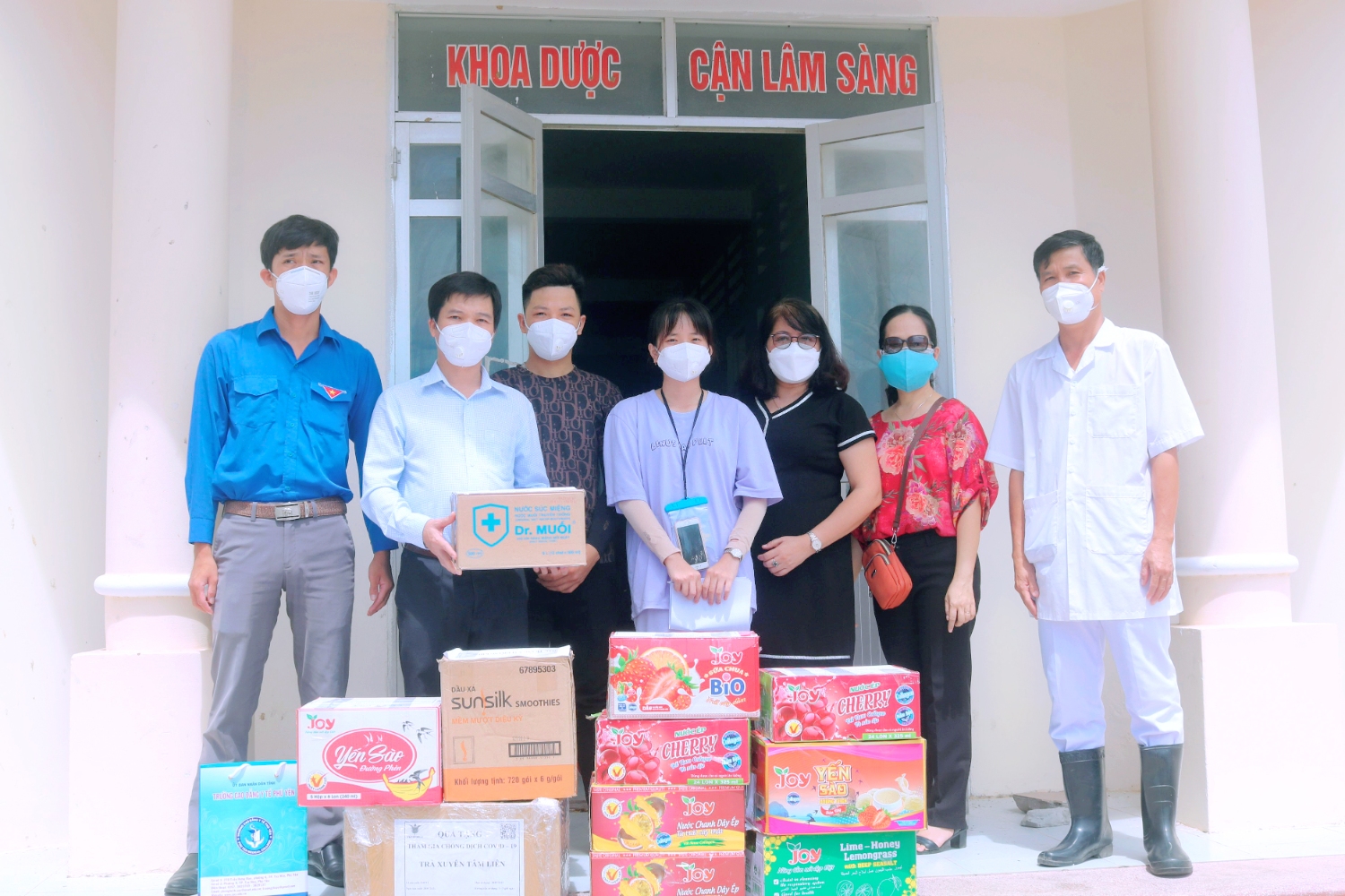 Trường cao đẳng Y tế Phú Yên: Thăm, động viên các tình nguyện viên tham gia chống dịch