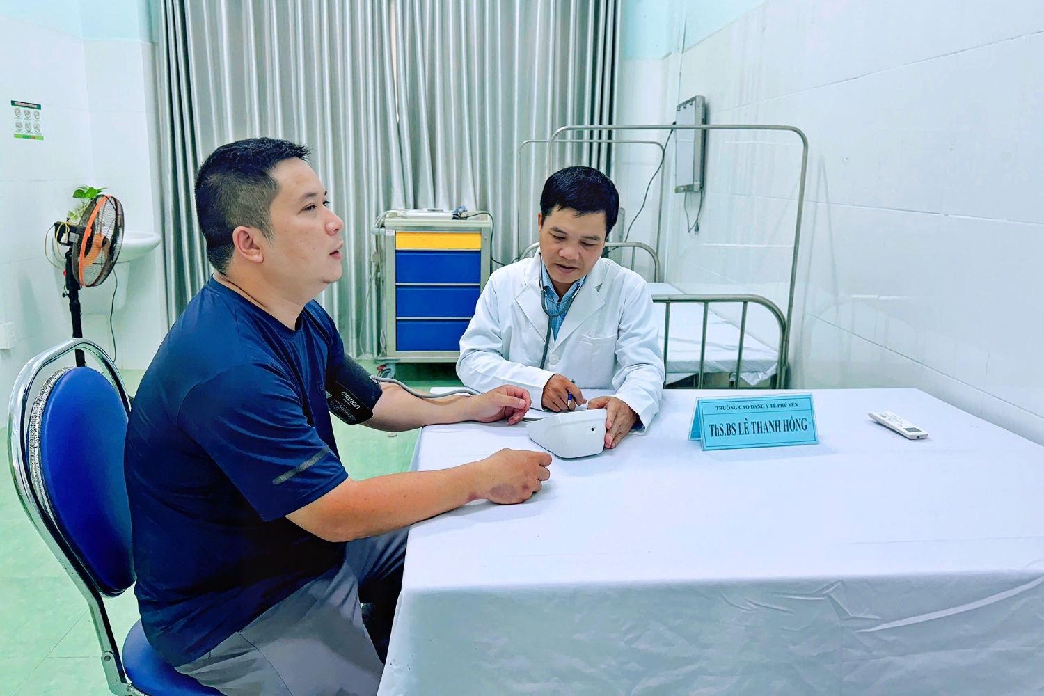 Phòng Khám Đa khoa Trường Cao đẳng Y tế Phú Yên tổ chức khám, tư vấn miễn phí cho người dân