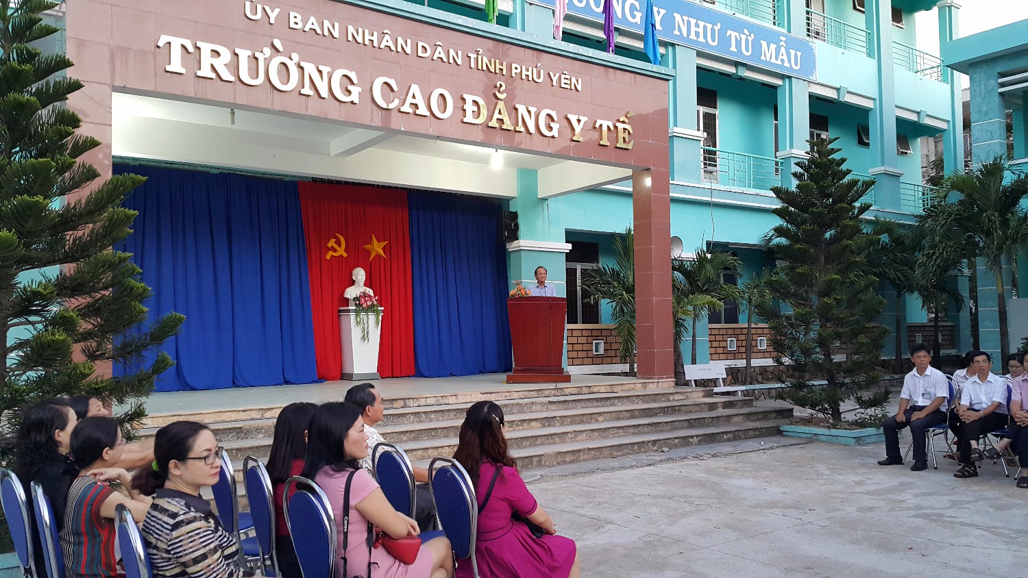 Sinh viên trường Cao đẳng Y tế Phú Yên đi TNTT tại Bệnh viện Đại học Y dược TP Hồ Chí Minh