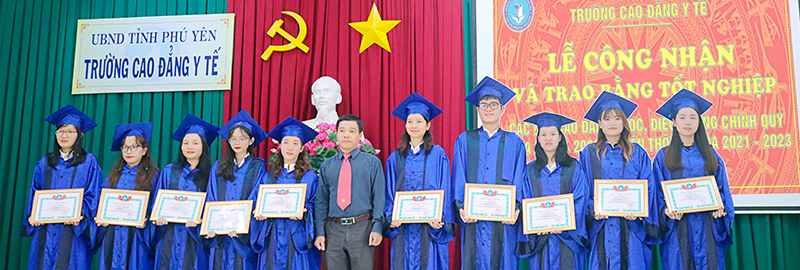 Sinh viên tốt nghiệp